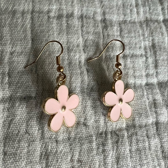 SHEIN - Pink and Gold Dangly Flower Earrings - Picture 4 of 5